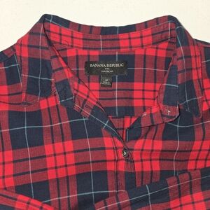 Banana Republic Red and Black Plaid Men's Shirt